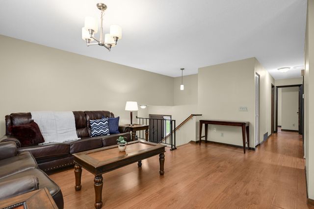 1989 Foxridge Road, Saint Paul, MN 55119
