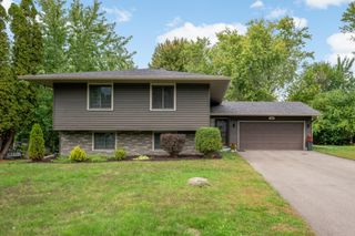 1989 Foxridge Road, Saint Paul, MN 55119