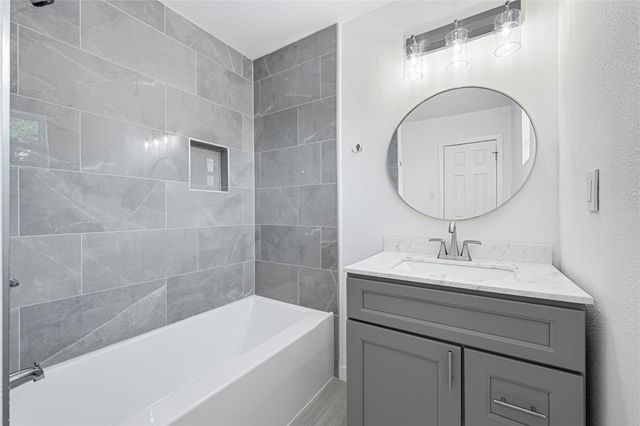 5718 Eskridge 5, Houston, TX 77023