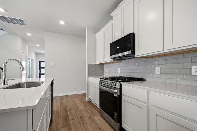 11334 Youngquist Drive, Mont Belvieu, TX 77585