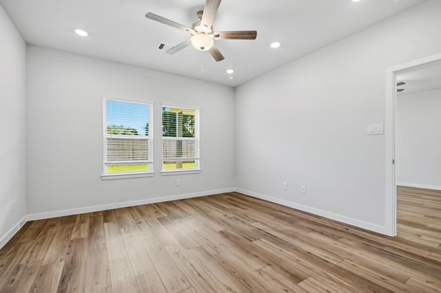 11334 Youngquist Drive, Mont Belvieu, TX 77585