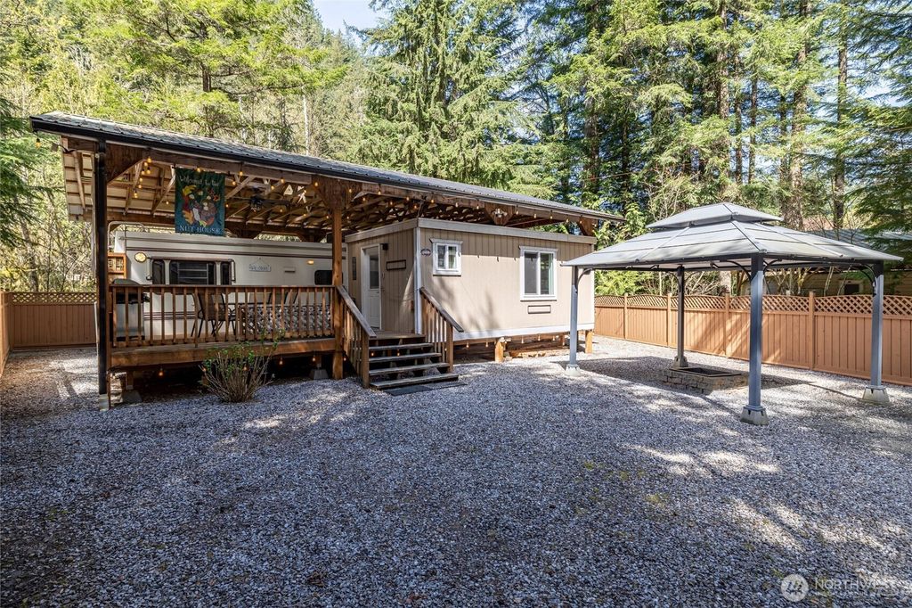 1028 Maple Lane, Sumas, WA 98295