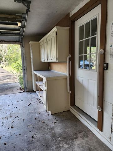 2200 Golden Ave, Bay City, TX 77414