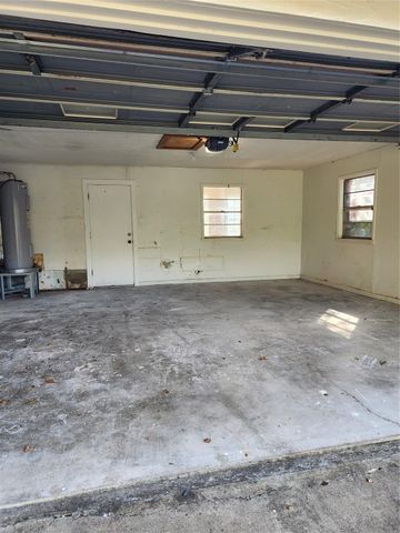 2200 Golden Ave, Bay City, TX 77414