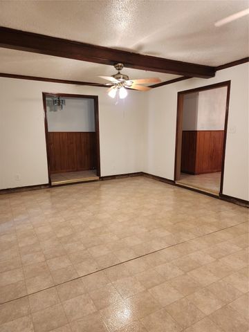 2200 Golden Ave, Bay City, TX 77414
