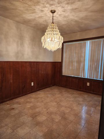 2200 Golden Ave, Bay City, TX 77414