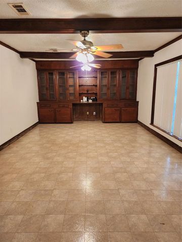 2200 Golden Ave, Bay City, TX 77414