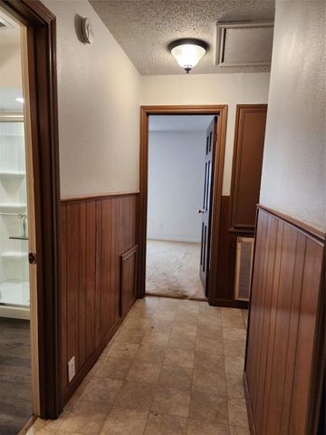 2200 Golden Ave, Bay City, TX 77414
