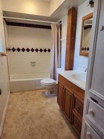 2200 Golden Ave, Bay City, TX 77414