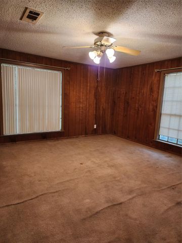 2200 Golden Ave, Bay City, TX 77414