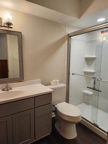2200 Golden Ave, Bay City, TX 77414