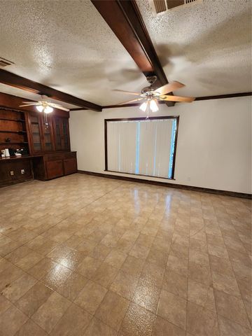 2200 Golden Ave, Bay City, TX 77414