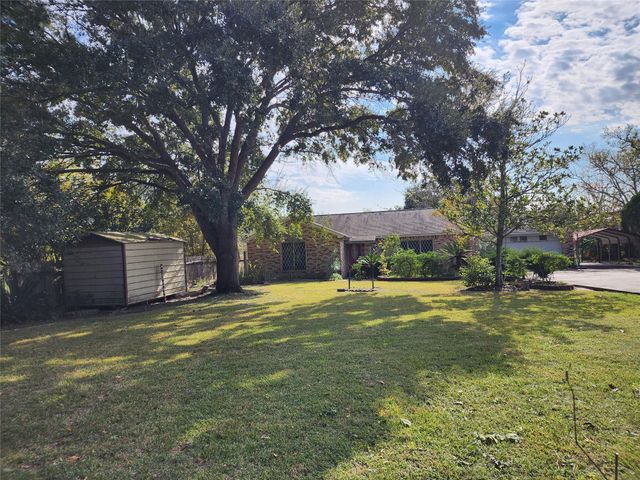 2200 Golden Ave, Bay City, TX 77414