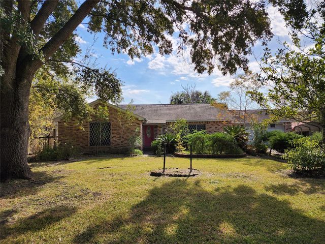 2200 Golden Ave, Bay City, TX 77414