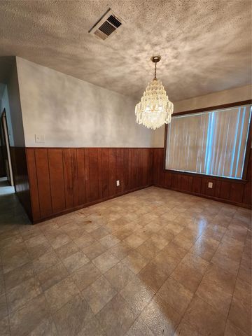 2200 Golden Ave, Bay City, TX 77414