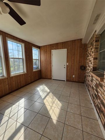 2200 Golden Ave, Bay City, TX 77414