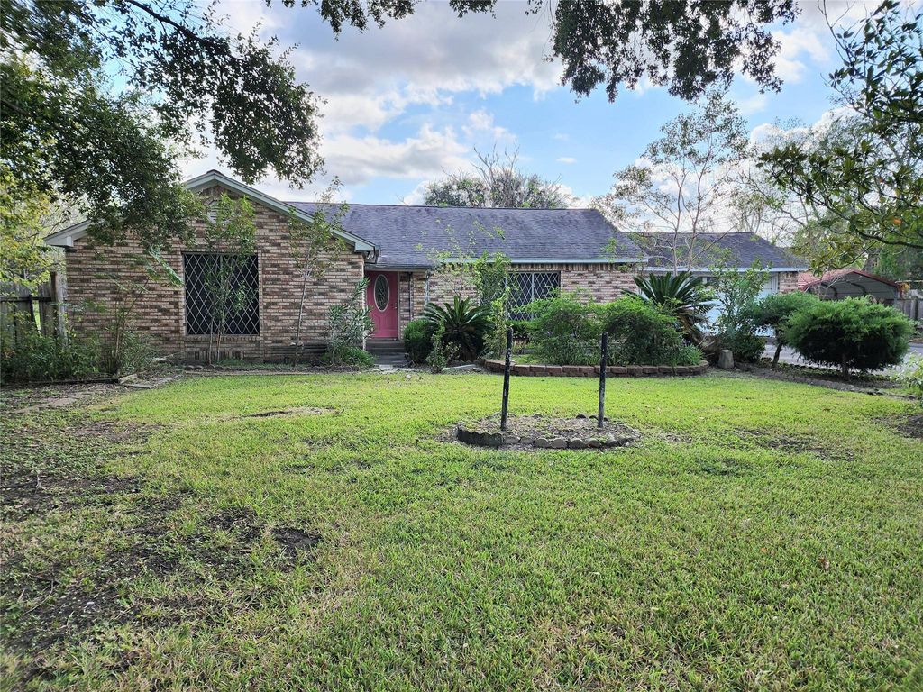 2200 Golden Ave, Bay City, TX 77414