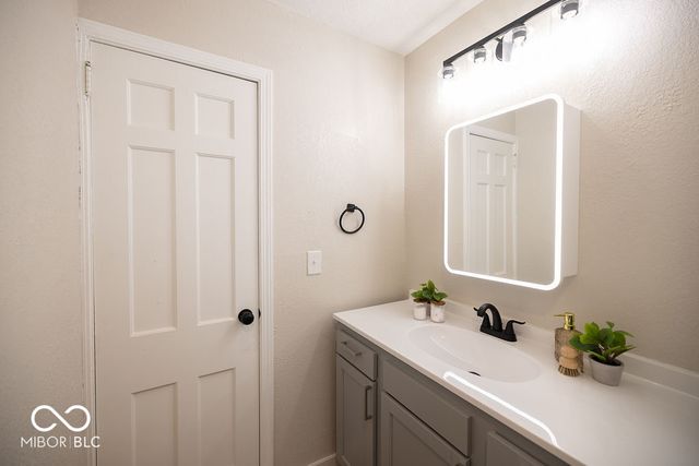3021 Columbus Avenue, Anderson, IN 46016