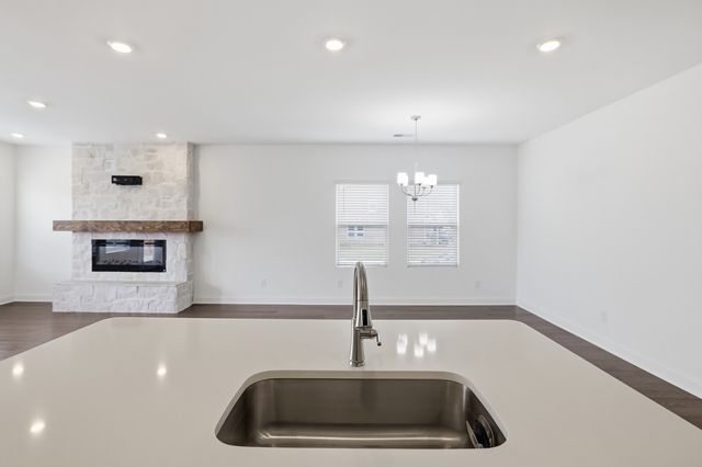 161 Crabourne Dr, White House, TN 37188