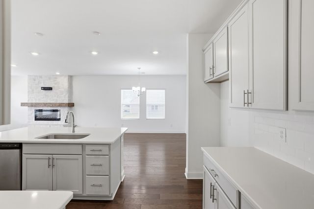 161 Crabourne Dr, White House, TN 37188