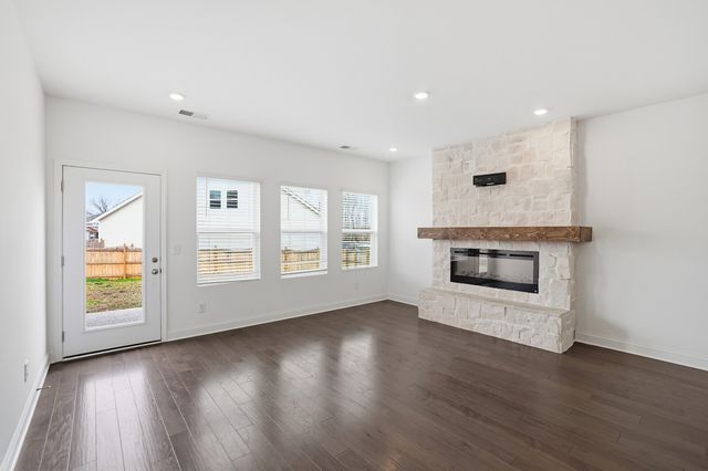 161 Crabourne Dr, White House, TN 37188