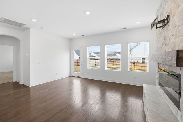 161 Crabourne Dr, White House, TN 37188