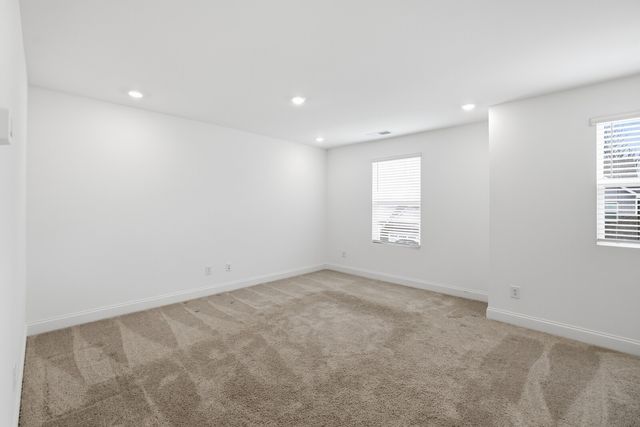 161 Crabourne Dr, White House, TN 37188