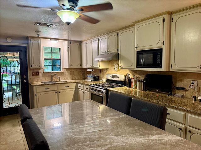 1905 Yellowstone Street, Freeport, TX 77541