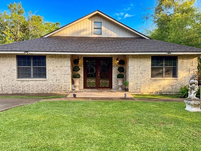 1905 Yellowstone Street, Freeport, TX 77541