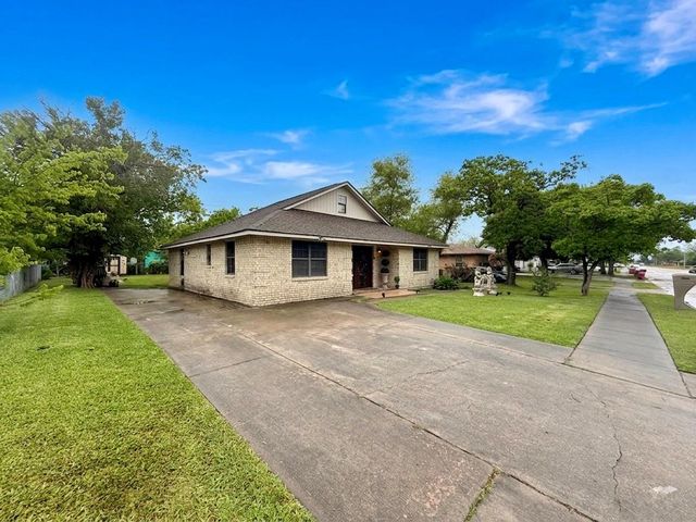 1905 Yellowstone Street, Freeport, TX 77541