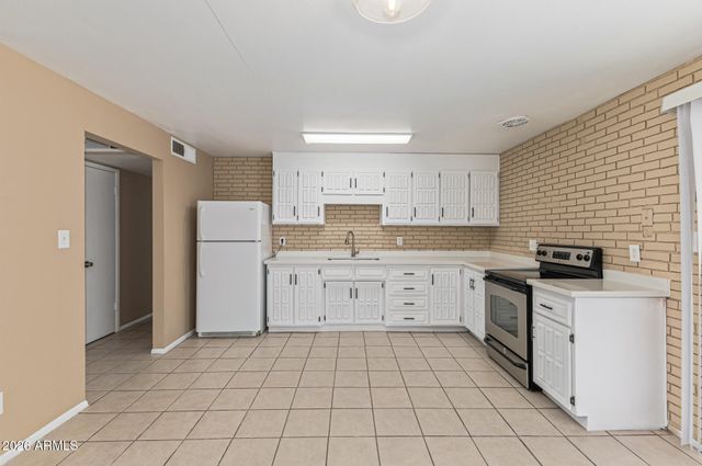 7937 W HAZELWOOD Street, Phoenix, AZ 85033