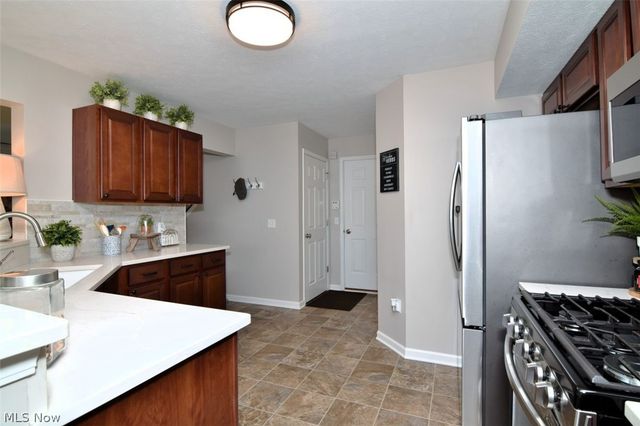 10411 Redbud Drive, Aurora, OH 44202