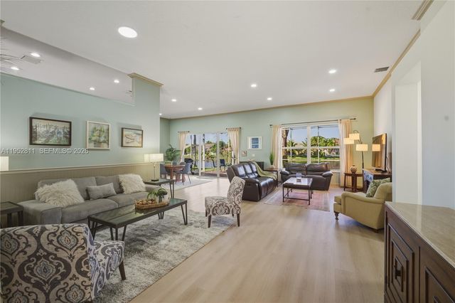 12783 NW 18th Mnr, Pembroke Pines, FL 33028