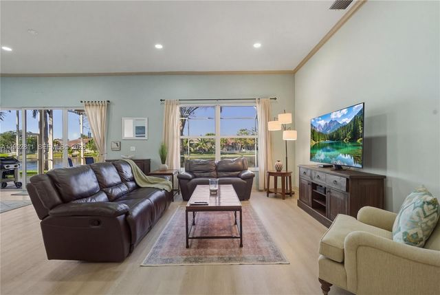 12783 NW 18th Mnr, Pembroke Pines, FL 33028