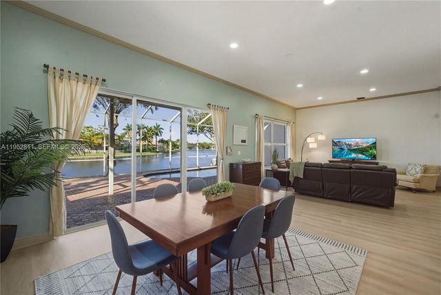 12783 NW 18th Mnr, Pembroke Pines, FL 33028