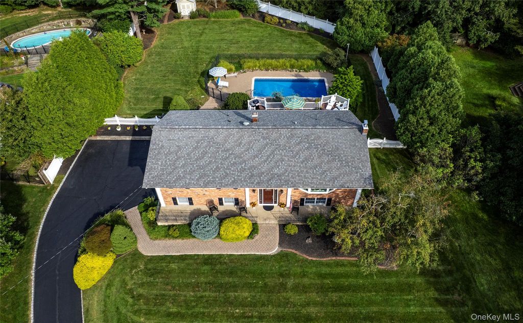 619 Russet Road, Valley Cottage, NY 10989 — photo 2
