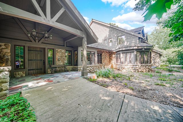 27250 N Meadowoods Lane, Mettawa, IL 60048