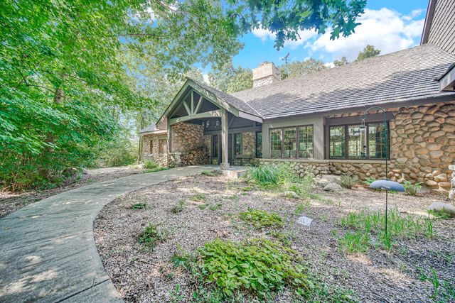 27250 N Meadowoods Lane, Mettawa, IL 60048