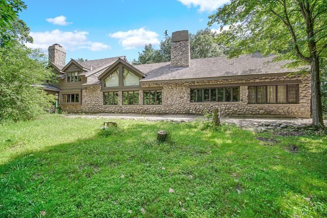 27250 N Meadowoods Lane, Mettawa, IL 60048