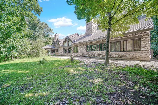 27250 N Meadowoods Lane, Mettawa, IL 60048