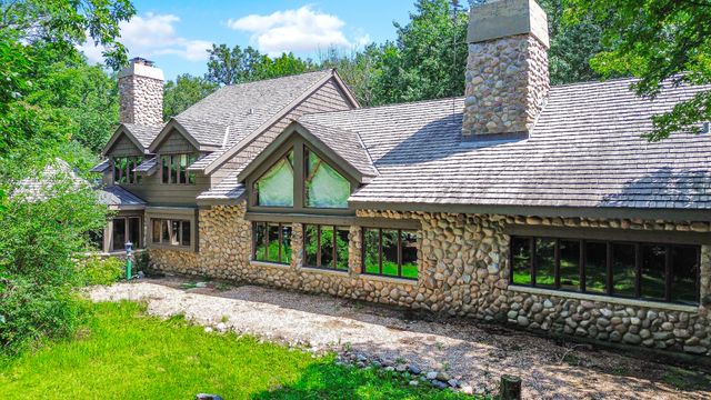 27250 N Meadowoods Lane, Mettawa, IL 60048