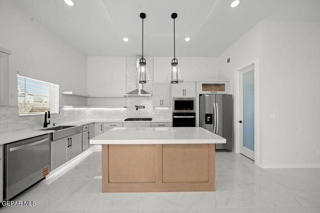 613 Paseo Campanero Street, Horizon City, TX 79928