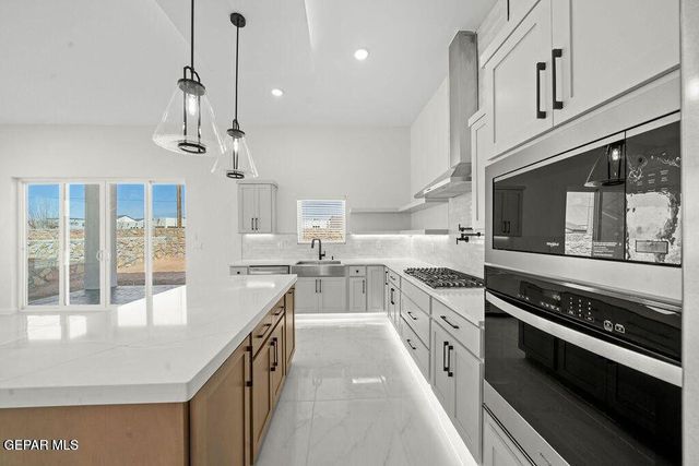 613 Paseo Campanero Street, Horizon City, TX 79928