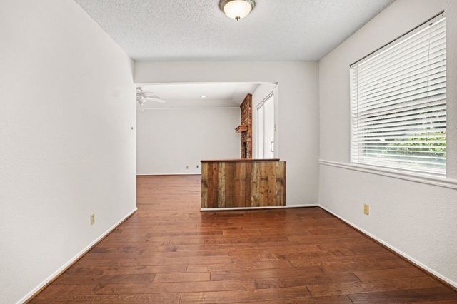 2721 Lucas Drive, Arlington, TX 76015