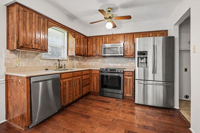 2721 Lucas Drive, Arlington, TX 76015