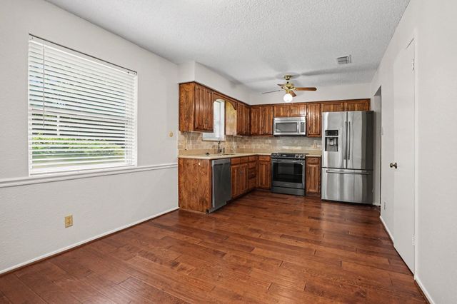 2721 Lucas Drive, Arlington, TX 76015