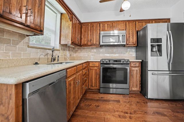 2721 Lucas Drive, Arlington, TX 76015