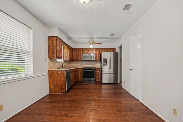 2721 Lucas Drive, Arlington, TX 76015