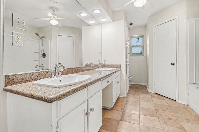 2721 Lucas Drive, Arlington, TX 76015