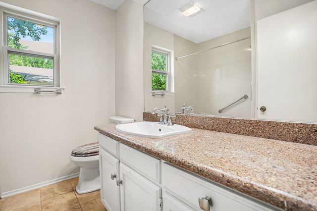 2721 Lucas Drive, Arlington, TX 76015